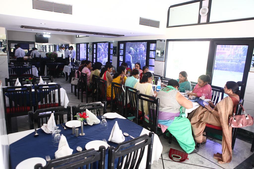 Hotel Ekant Faridabad Zewnętrze zdjęcie