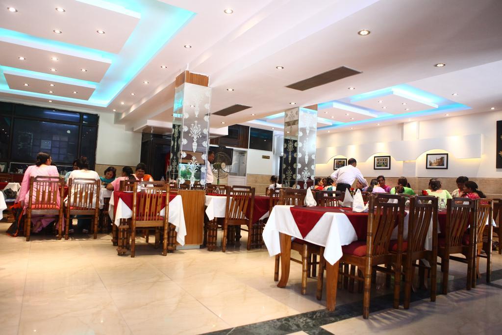 Hotel Ekant Faridabad Zewnętrze zdjęcie
