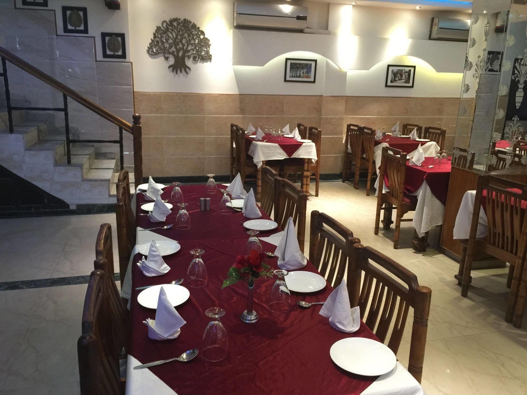 Hotel Ekant Faridabad Zewnętrze zdjęcie