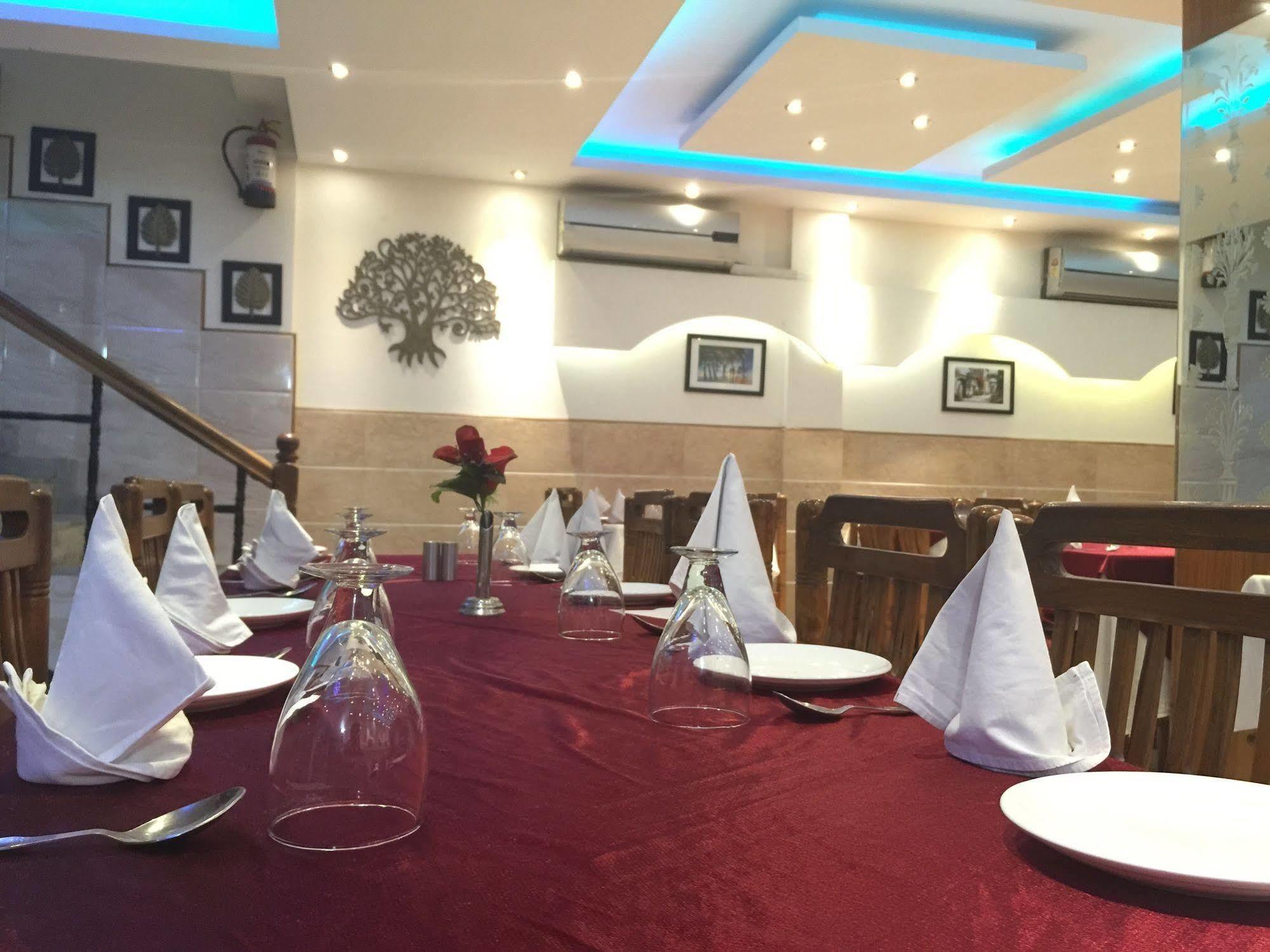 Hotel Ekant Faridabad Zewnętrze zdjęcie