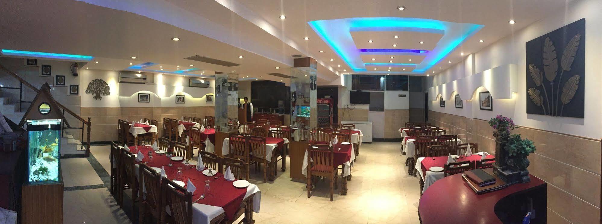 Hotel Ekant Faridabad Zewnętrze zdjęcie