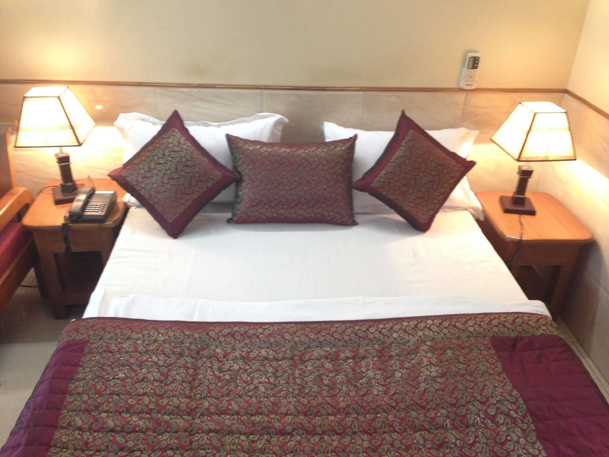 Hotel Ekant Faridabad Zewnętrze zdjęcie