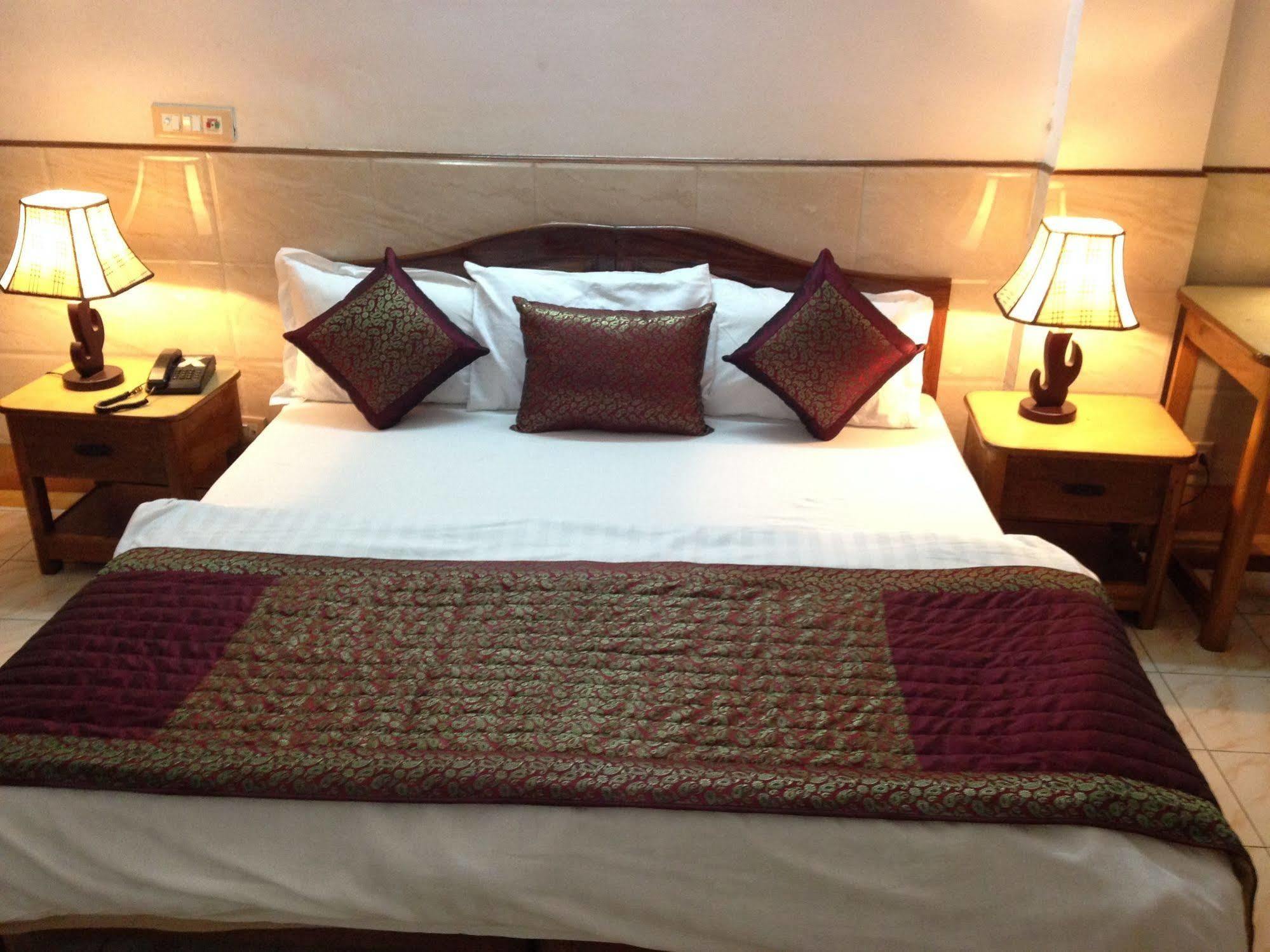 Hotel Ekant Faridabad Zewnętrze zdjęcie
