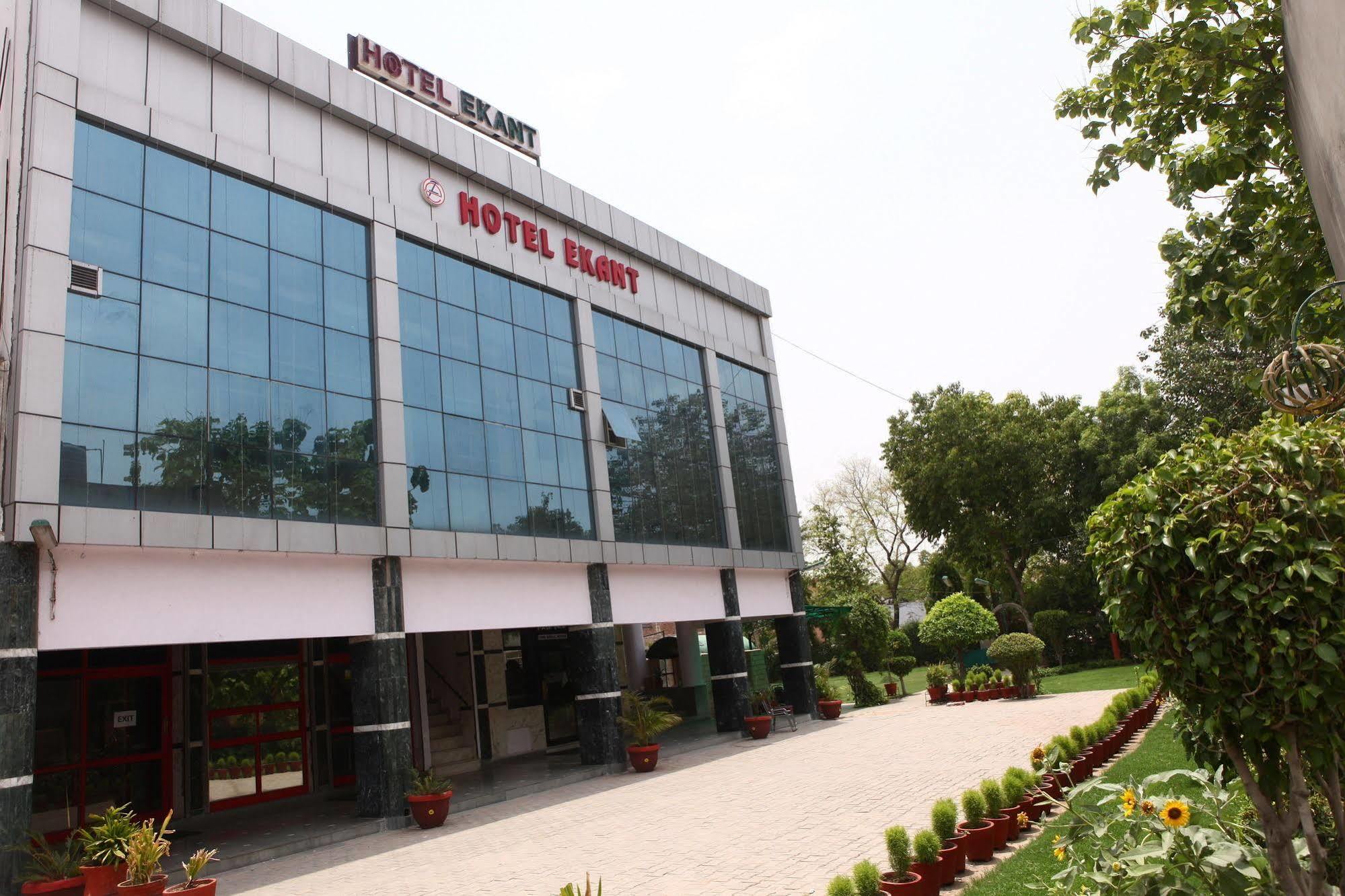 Hotel Ekant Faridabad Zewnętrze zdjęcie