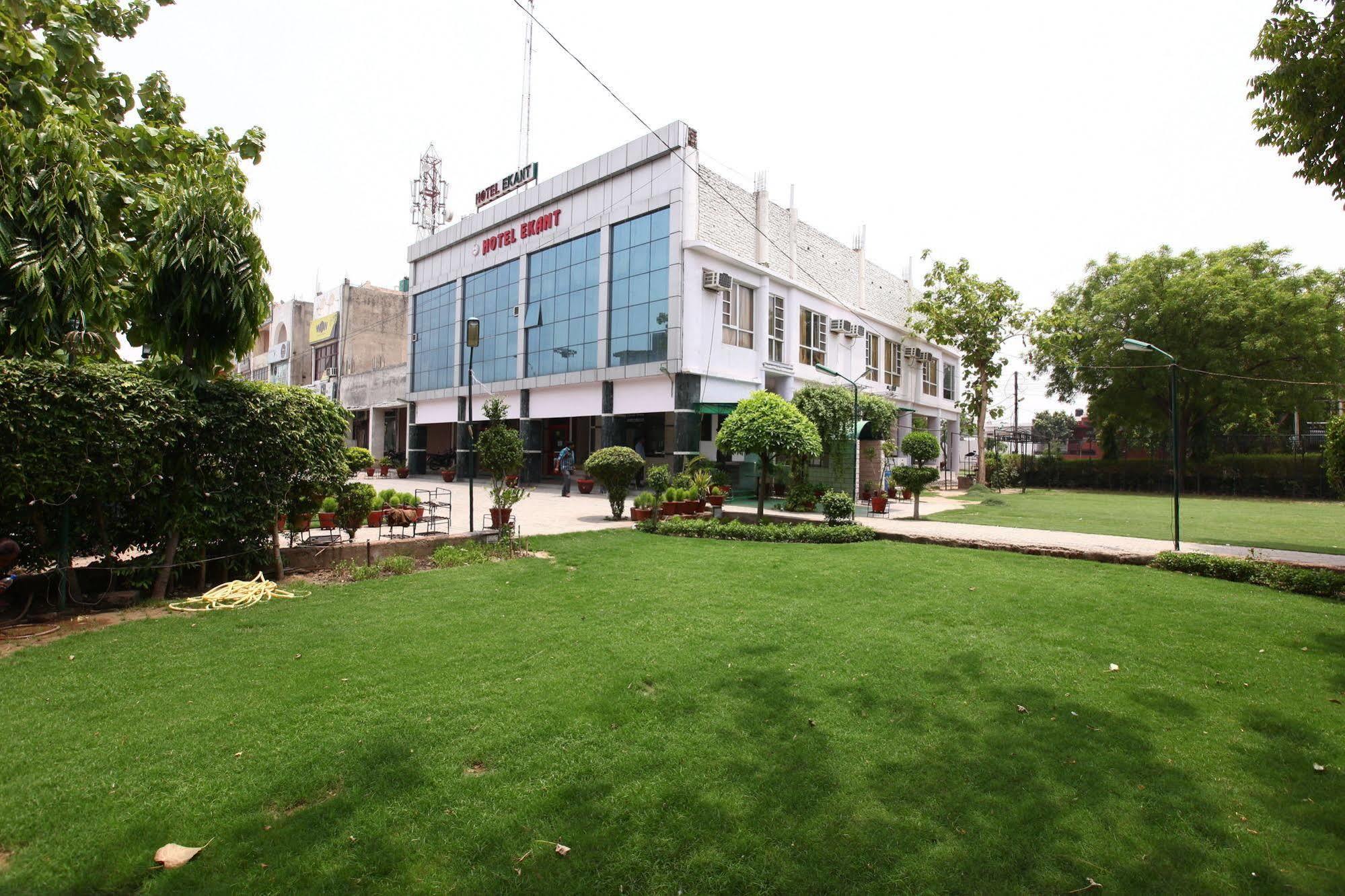 Hotel Ekant Faridabad Zewnętrze zdjęcie